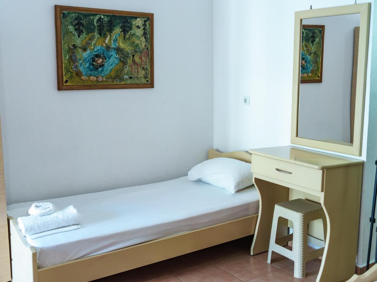 Achilleas Apartments Paralía Skotínis Екстериор снимка