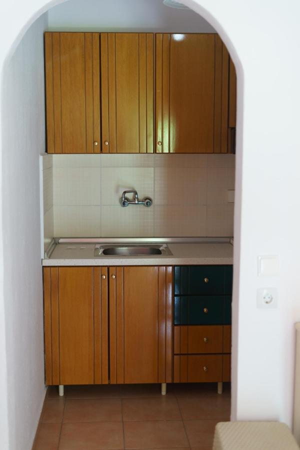 Achilleas Apartments Paralía Skotínis Екстериор снимка